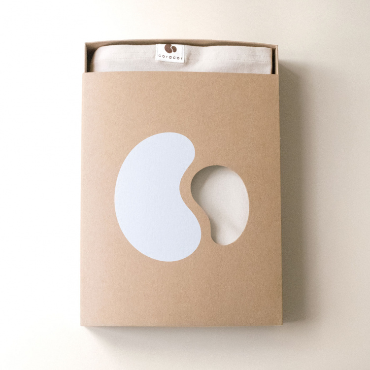 Coracor Bärsjal Natural Dye Walnut i gruppen Presenttips / Babyshower hos Bonti (COCRWRA031)