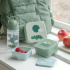Done By Deer Vattenflaska med sugrör Happy Clouds Green i gruppen Babytillbehör / Äta och mata / Muggar, flaskor och glas hos Bonti (DOBD1036003)