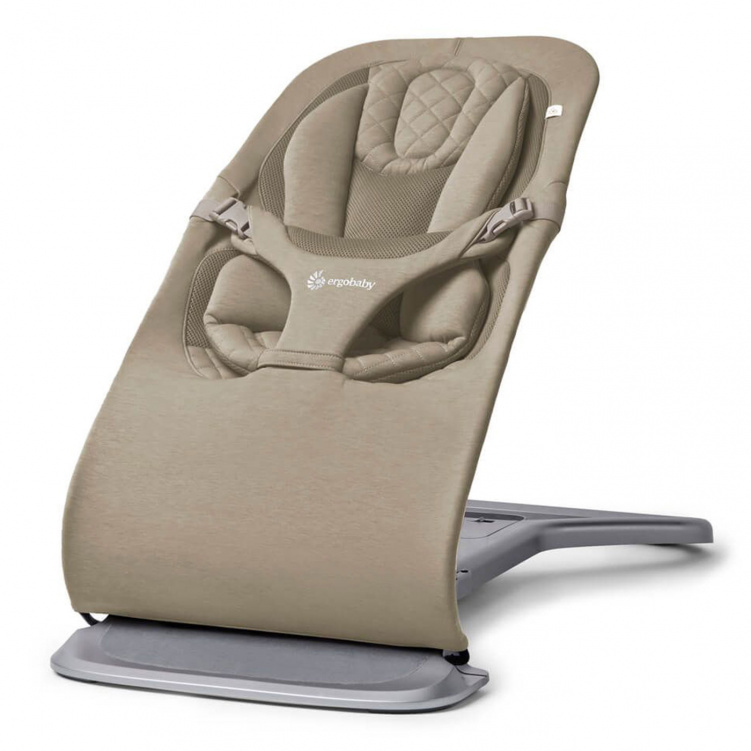 Ergobaby Babysitter Evolve Soft Olive i gruppen Babytillbehör / Babysitters och babygungor hos Bonti (ERBAEVLBNCSFTOLV)