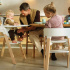 Stokke Steps Matstolspaket White/Natural i gruppen Möbler och inredning / Matstolar och tillbehör hos Bonti (STOK692600)